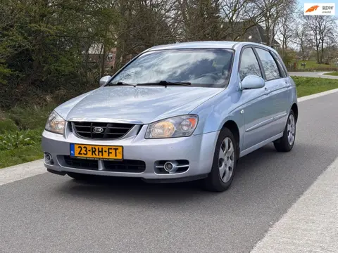Kia Cerato 1.6-16V LX | Weinig KM + Lange APK Nu € 1.450,- !!!