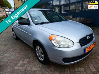 Hyundai Accent 1.4i Dynamic 97pk Sedan Airco Trekhaak 1100kg. 1e eigenaar