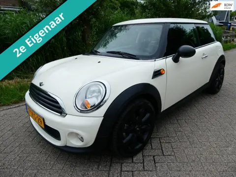 Mini Mini 1.6 One 75pk 6-bak Zuinig 2e eigenaar Airco LMV Historie