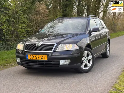 Skoda Octavia Combi 1.6 FSI Elegance | Airco + Cruise control Nu € 1.450,- !!!
