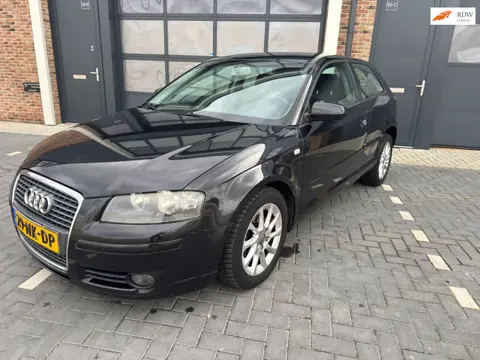 Audi A3 1.6 Ambition automaat / apk / zwart