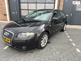 Audi A3 1.6 Ambition automaat / apk / zwart