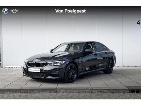 BMW 3 Serie Sedan 330e eDrive Edition M-Sport / 19 inch / Stoelverwarming / Getinte Ramen / HiFi Aud