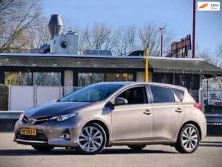 Toyota Auris 1.8 Hybrid Executive // STOELVERWARMING / PDC / CAMERA / CRUISE / NAVI / TREKHAAK