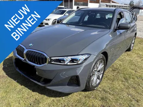 BMW 3-serie Touring 320e Business Edition Plus | Automatische Trekhaak | Adaptieve Cruise Control | 