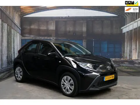 Toyota Aygo X 1.0 VVT-i MT Play - Nederlandse auto!