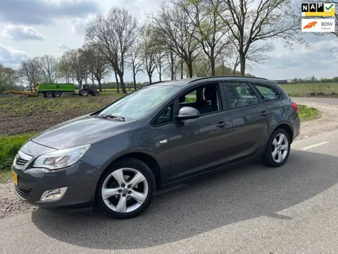 Opel Astra Sports Tourer 1.4 Turbo Edition / 118.000km nap