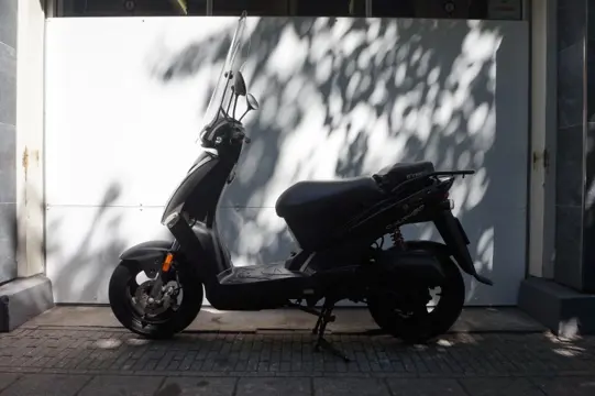 Kymco Agility Brom 4T Zwart D-124-ZH