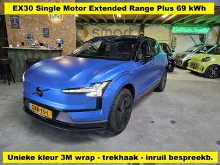 Volvo EX30 Extended Range Plus 69 kWh, 12 mnd. garantie - unieke 3M wrap - matt metallic - trekhaak 