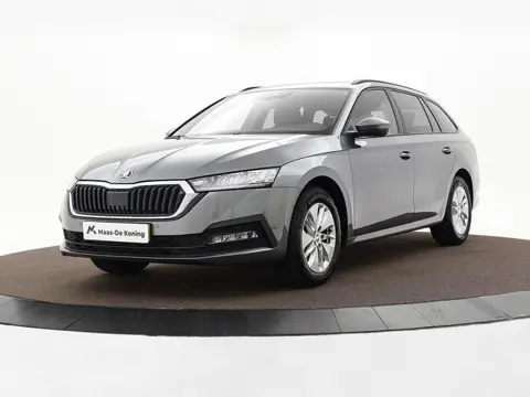 Skoda Octavia Combi 1.0 e-TSI 110pk DSG Business Edition · Apple/Android Car Play · Navigatie · P-Se