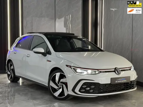 Volkswagen Golf 2.0 TSI GTI Panoramadak | HUD | IQ Light | Camera | blind spot | 18” GTI Velgen | AC