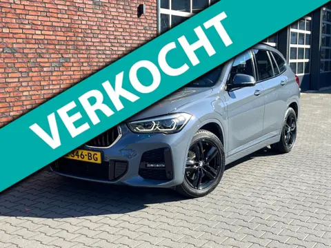 BMW X1 XDrive25e High Executive M-Pakket Automaat/ParkeerSensoren/LED/DAB/Navi/Clima/Airco/Cruise/Bl