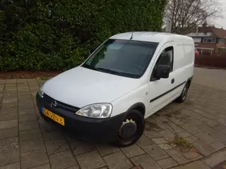 Opel Combo 1.3 CDTi Base MET JAAR APK