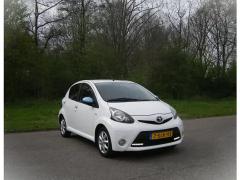 Toyota Aygo 1.0 VVT-i Dynamic Blue . Airco . 5 Drs . LMV . Elec ramen . Toerenteller . enz