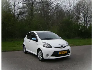 Toyota Aygo 1.0 VVT-i Dynamic Blue . Airco . 5 Drs . LMV . Elec ramen . Toerenteller . enz