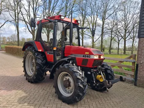 International case Frondhef cultuur banden 4240 (bj 1994)