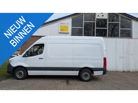 Mercedes-Benz Sprinter 317-CDI L2H2 - trekh. 3,5T - navi - camera