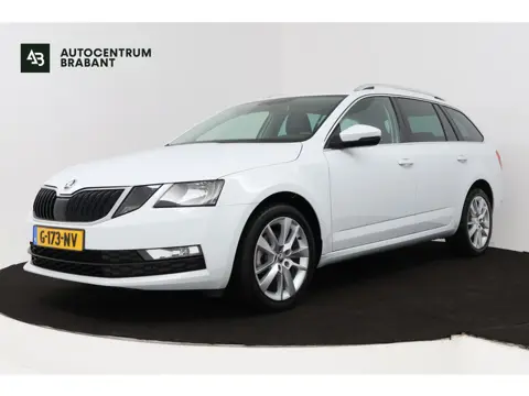 Skoda Octavia Combi 1.5 TSI Greentech Business Edition (STOELVERWARMING, AUTOMAAT, NAVIGATIE, CARPLA