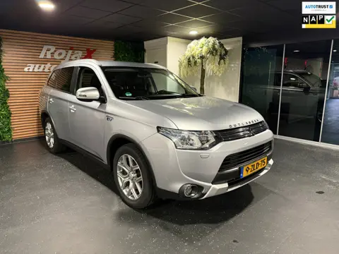 Mitsubishi Outlander 2.0 PHEV Executive Edition X-Line DEALER OH - TREKHAAK - NWE APK.