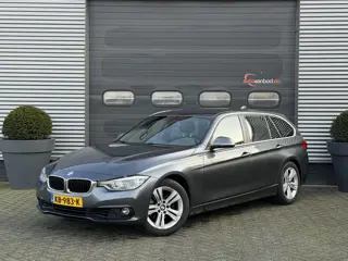 BMW 3-serie Touring 320i Centennial High Executive | Navigatie | Trekhaak | Elektrische Echterklep |