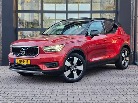 Volvo XC40 2.0 T5 AWD R-Design Intro Edition | Pano | Trekhaak | Leder | Stuur - & stoelverwarming |
