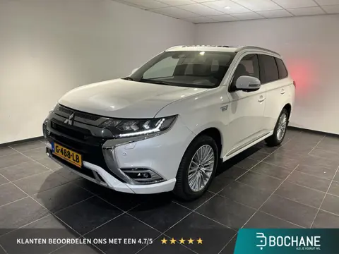 Mitsubishi Outlander 2.4 PHEV Instyle | Trekhaak | Schuif-/kanteldak | Leder | Stoelverwarming |