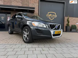 Volvo XC60 3.0 T6 AWD 4x4 305PK Momentum Automaat Panorama Dak Airco Navi Cruise Trekhaak