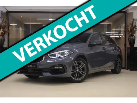BMW 1-serie 118i Executive Edition NAP/CARPLAY/CAM/LANEASSIST/NAVI/VOL