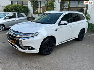 Mitsubishi Outlander 2.0 PHEV instyle/ Camera/ Stuur + Stoel verwarming/ Open dak