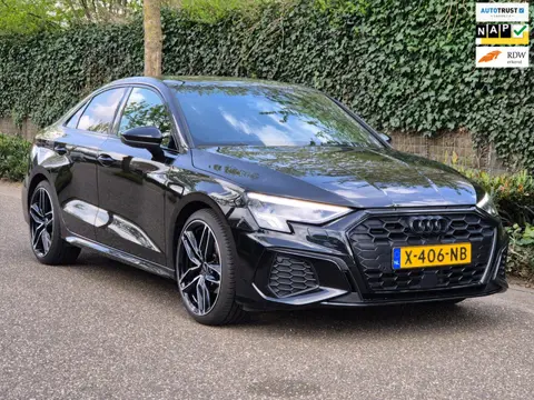 Audi A3 Limousine 35 TFSI S line Edition NL NAP CarPlay Auto virtual dash 35 TFSI S edition