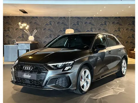 Audi A3 Sportback 45 TFSIe Competition 3x S-Line I Automaat