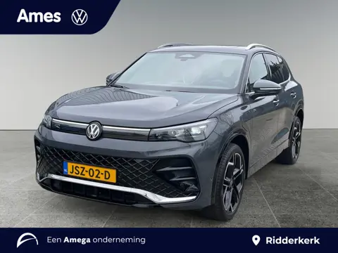 Volkswagen Tiguan R-Line Edition 1.5 eHybrid 204 PK Led-Matrix | Panorama | Trekhaak |