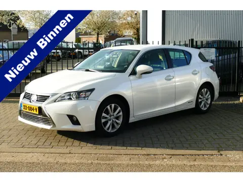 Lexus CT 200h Sport Edition. Wit Metallic, Camera, Navi, Clima, 17"LMV All Season Banden