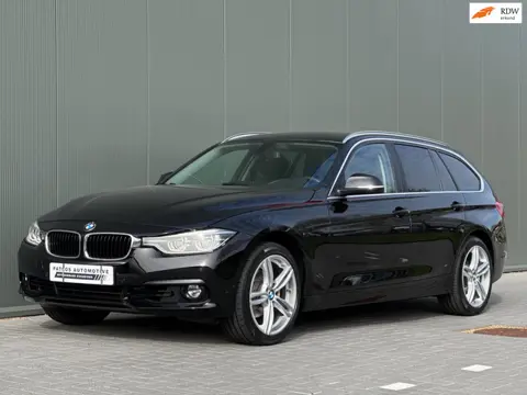 BMW 3-serie Touring 318i Centennial High Executive Automaat / Leder / Navi / Dealer onderhouden