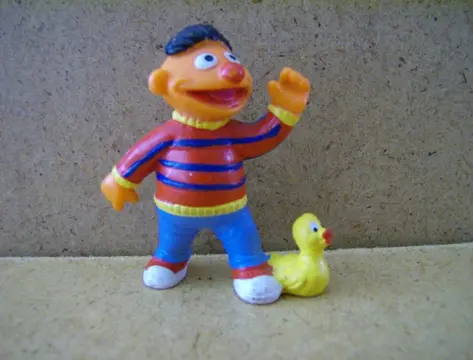 Sesamstraat / muppets poppetje 6 adv5553