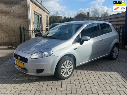 Fiat Grande Punto 1.4 Edizione Lusso | nieuwe apk keuring | airco | cruise | lm velgen |