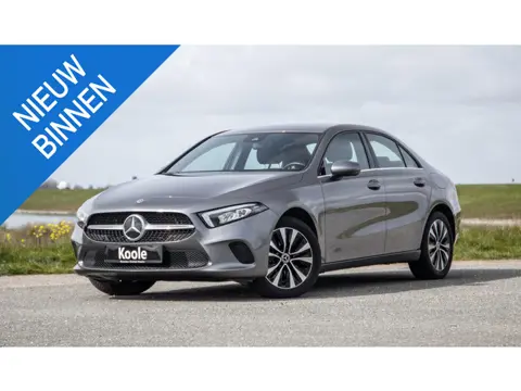Mercedes-Benz A-klasse 250 e Business Line CARPLAY / LEER / CAMERA / CRUISE CONTROLE / DEALER ONDERH