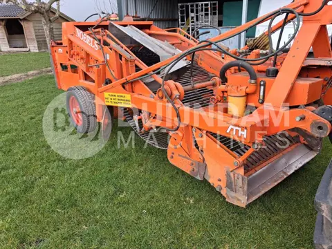 Nobels SR beddenrooimachine voor bloembollen, wortels enz.