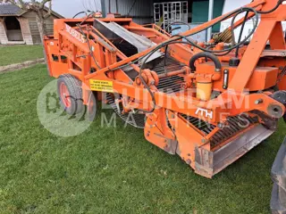 Nobels SR beddenrooimachine voor bloembollen, wortels enz.