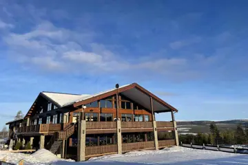Mountain Lodge Appartementen, Stöten