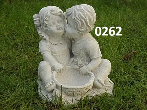 Jongen kus het meisje. nr 0262.