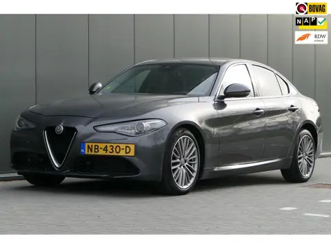 Alfa Romeo Giulia 2.2 Eco Business Super NAP Leder Navi Camera Dealer onderhouden
