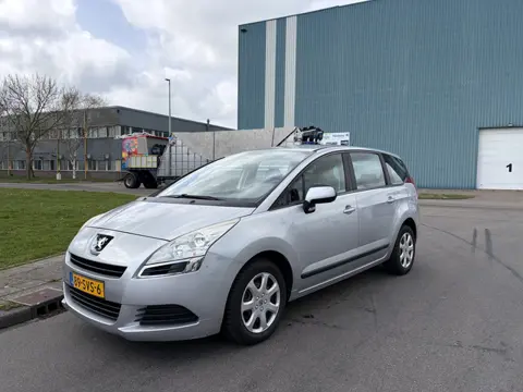 Peugeot 5008 1.6-16V VTi SR 7-Persoons 120 PK. Zeer fijn rijdende auto !!!