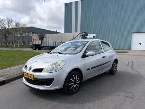Renault Clio 1.2-16V Team Spirit 75 PK. Leuke,zuinige en fijn rijdende auto !!! Origineel slechts 14