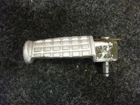 DUO VOETSTEUN LINKS Triumph Sprint ST 955 1999 - 2005