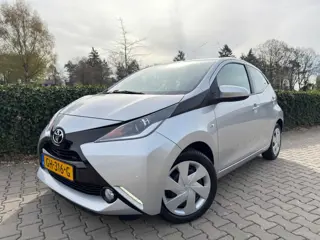 Toyota Aygo 1.0 VVT-i x-play Automaat , 44.198km N.A.P , 5 Deurs , Airco / Camera - Multimedia / Ele