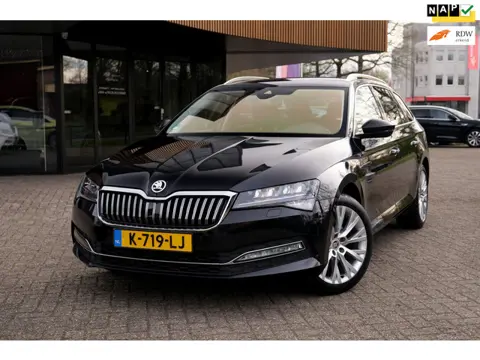 Skoda Superb Combi 1.5 TSI ACT Business Edition|ACC|Trekhaak|Camera|Canton|Carplay|Alcantara