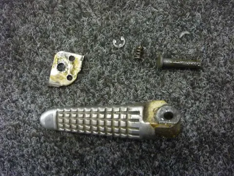 DUO VOETSTEUN LINKS Suzuki GSX R 750 1996 - 2000