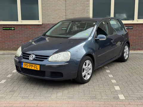 Volkswagen Golf 1.6 Trendline Airco 5Deurs APK 02-2027 Versnellingsbak maakt een bijgeluid.