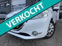 Peugeot 208 1.2 VTi Allure met parkeersensoren en bluetooth telefoon en cruise controle